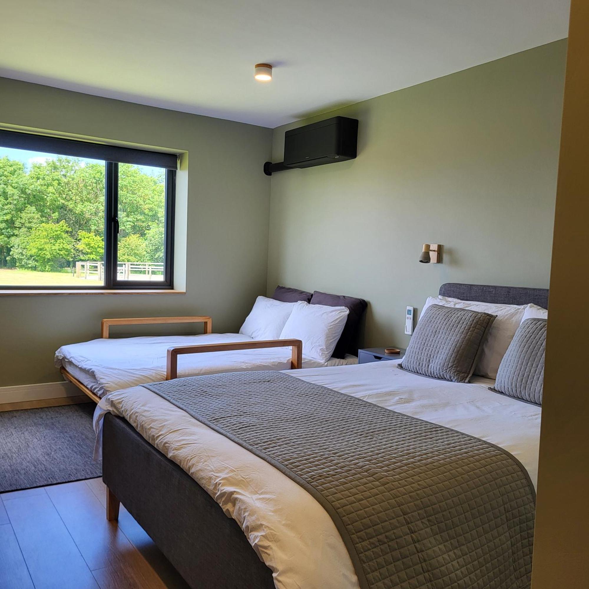 Open Acres Accommodation And Airport Parking Backwell Екстериор снимка